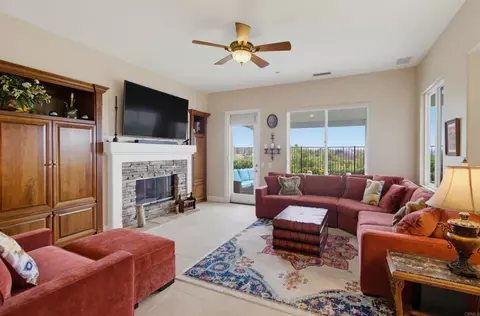 Living - 1139 Highland Park, Fallbrook, CA 92028 photo 4 of 6