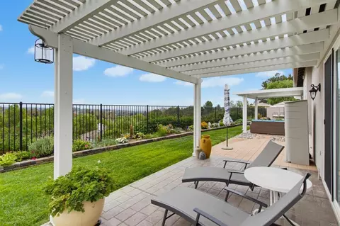 Exterior - 1139 Highland Park, Fallbrook, CA 92028 photo 6 of 14