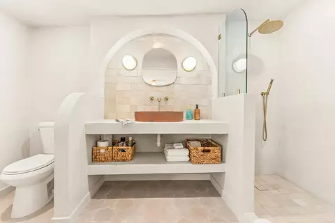 Bath - 5215 Shadow Mountain Rd, Joshua Tree, CA 92252 photo 1 of 10