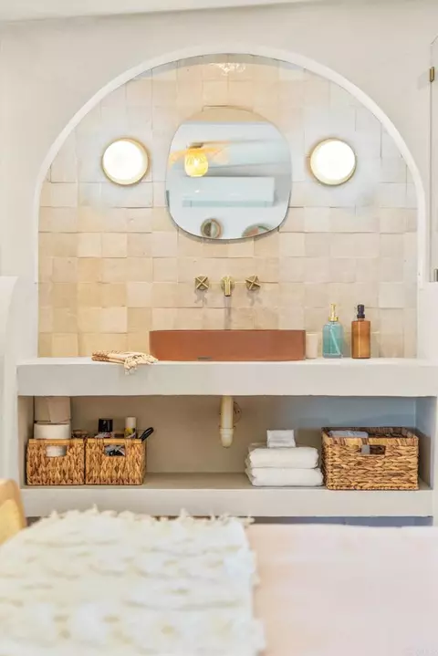 Bath - 5215 Shadow Mountain Rd, Joshua Tree, CA 92252 photo 5 of 10