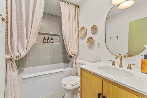 Bath - 5215 Shadow Mountain Rd, Joshua Tree, CA 92252 photo 3 of 10