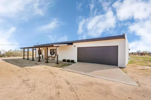 Exterior - 5215 Shadow Mountain Rd, Joshua Tree, CA 92252 photo 6 of 12