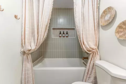 Bath - 5215 Shadow Mountain Rd, Joshua Tree, CA 92252 photo 9 of 10