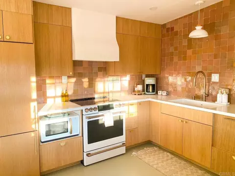 Kitchen - 5215 Shadow Mountain Rd, Joshua Tree, CA 92252 photo 2 of 5