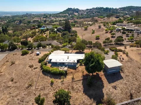 View/Area - 4880 San Jacinto Cir E, Fallbrook, CA 92028 photo 8 of 11