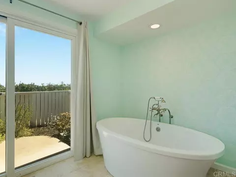 Bath - 4880 San Jacinto Cir E, Fallbrook, CA 92028 photo 3 of 5