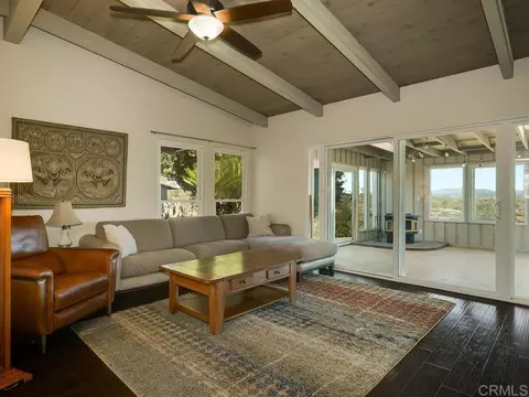 Living - 4880 San Jacinto Cir E, Fallbrook, CA 92028 photo 4 of 4