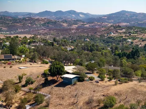 View/Area - 4880 San Jacinto Cir E, Fallbrook, CA 92028 photo 4 of 11