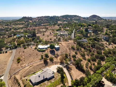 View/Area - 4880 San Jacinto Cir E, Fallbrook, CA 92028 photo 5 of 11