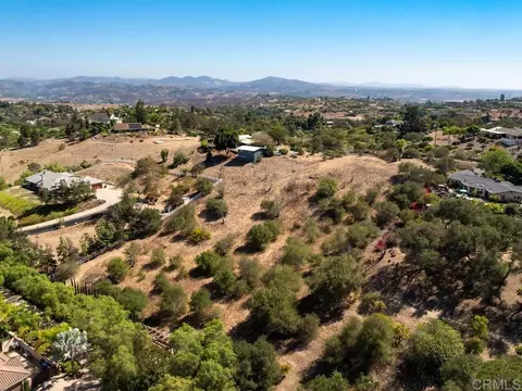 View/Area - 4880 San Jacinto Cir E, Fallbrook, CA 92028 photo 10 of 11