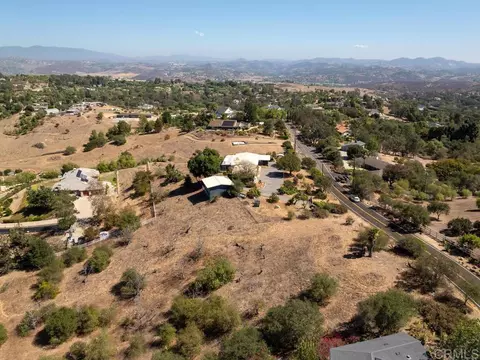 View/Area - 4880 San Jacinto Cir E, Fallbrook, CA 92028 photo 6 of 11