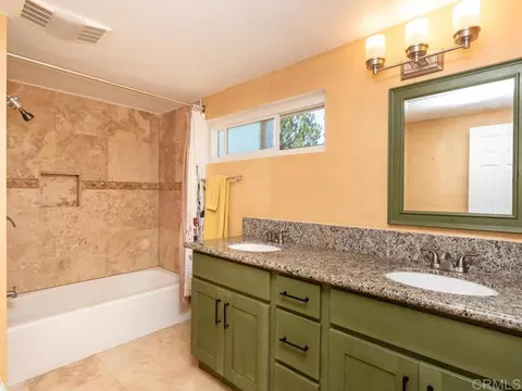 Bath - 4880 San Jacinto Cir E, Fallbrook, CA 92028 photo 4 of 5