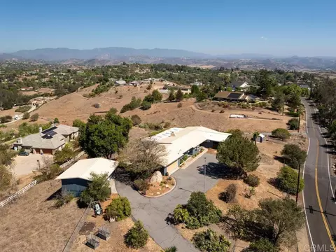View/Area - 4880 San Jacinto Cir E, Fallbrook, CA 92028 photo 3 of 11