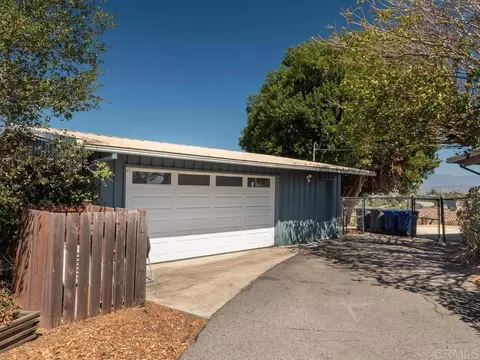Exterior - 4880 San Jacinto Cir E, Fallbrook, CA 92028 photo 4 of 7