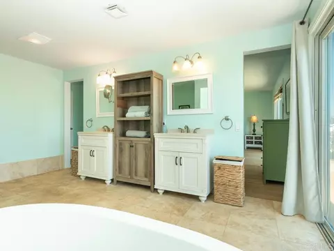 Bath - 4880 San Jacinto Cir E, Fallbrook, CA 92028 photo 1 of 5