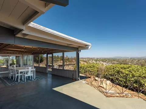 Exterior - 4880 San Jacinto Cir E, Fallbrook, CA 92028 photo 3 of 7