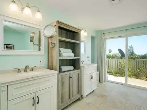 Bath - 4880 San Jacinto Cir E, Fallbrook, CA 92028 photo 2 of 5