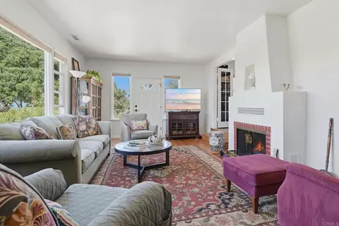 Living - 2900 Harris Dr, Vista, CA 92084 photo 2 of 2