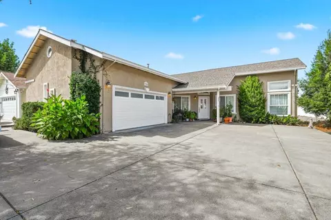 17905 Bunker Rd, Hidden Valley Lake, CA 95467