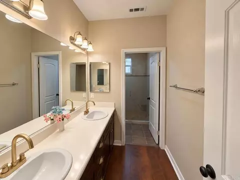 Bath - 32156 Beaver Creek Ln, Temecula, CA 92592 photo 5 of 6