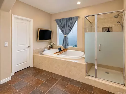 Bath - 32156 Beaver Creek Ln, Temecula, CA 92592 photo 3 of 6