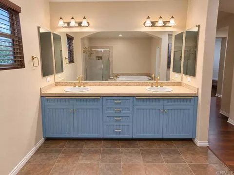 Bath - 32156 Beaver Creek Ln, Temecula, CA 92592 photo 4 of 6