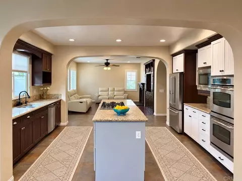 Kitchen - 32156 Beaver Creek Ln, Temecula, CA 92592 photo 2 of 2