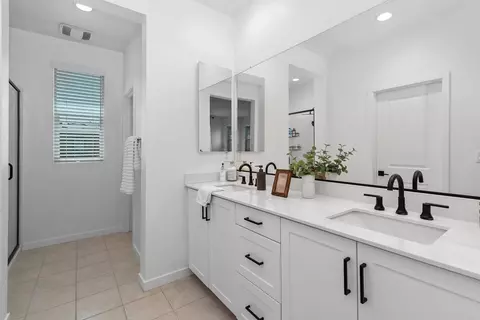 Bath - 32789 Tannat Dr, Temecula, CA 92591 photo 1 of 4