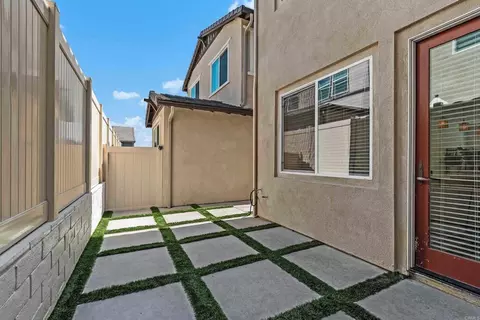 Exterior - 32789 Tannat Dr, Temecula, CA 92591 photo 2 of 9