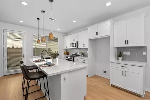 Kitchen - 32789 Tannat Dr, Temecula, CA 92591 photo 2 of 3