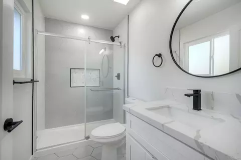 Bath - 2449 Primrose Ave, Vista, CA 92083 photo 2 of 3