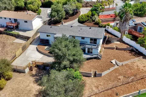 View/Area - 2449 Primrose Ave, Vista, CA 92083 photo 7 of 8