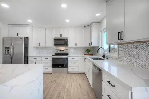 Kitchen - 2449 Primrose Ave, Vista, CA 92083 photo 2 of 6