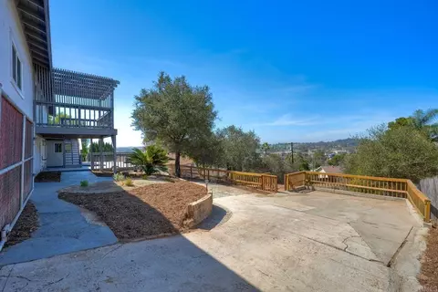 Exterior - 2449 Primrose Ave, Vista, CA 92083 photo 7 of 13