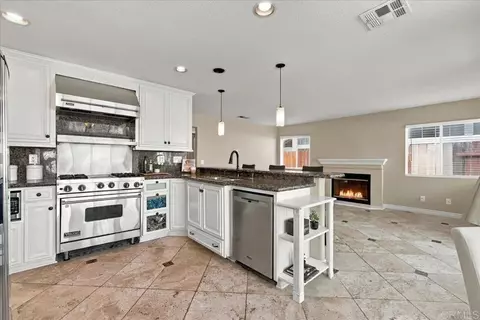 Kitchen - 914 Tempera Ct, Oceanside, CA 92057 photo 4 of 7
