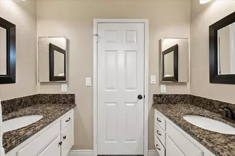 Bath - 914 Tempera Ct, Oceanside, CA 92057 photo 4 of 6