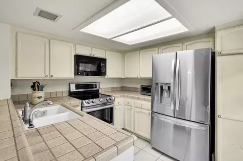 Kitchen - 345 Playa Blanca, Encinitas, CA 92024 photo 3 of 4