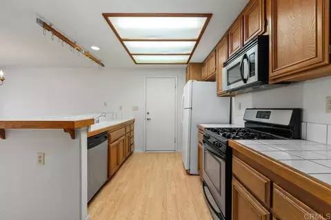 Kitchen - 4921 Keos Way, Oceanside, CA 92056 photo 3 of 5