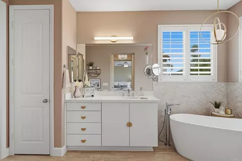 Bath - 3391 Corte Panorama, Carlsbad, CA 92009 photo 4 of 6