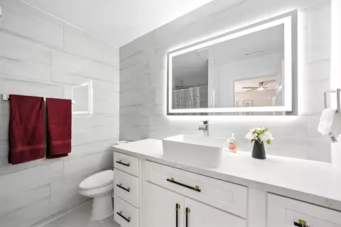 Bath - 12311 Witt Rd, Poway, CA 92064 photo 1 of 2
