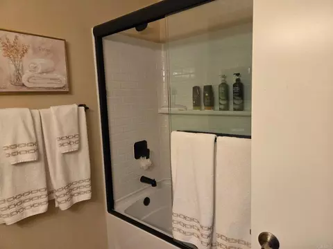 Bath - 1020 La Solana, Fallbrook, CA 92028 photo 3 of 3