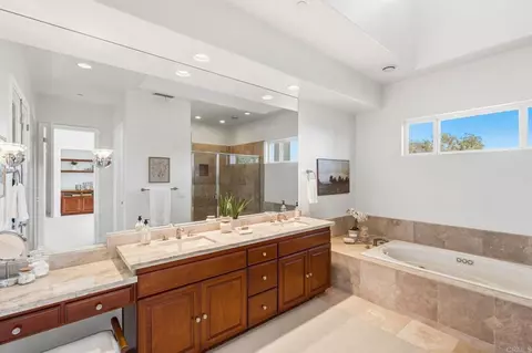 Bath - 3448 Bumann Rd, Encinitas, CA 92024 photo 1 of 2