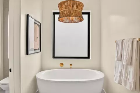 Bath - 1341 Berryman, Encinitas, CA 92024 photo 4 of 12