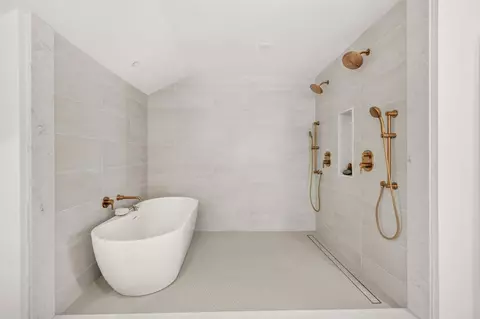 Bath - 1341 Berryman, Encinitas, CA 92024 photo 10 of 12