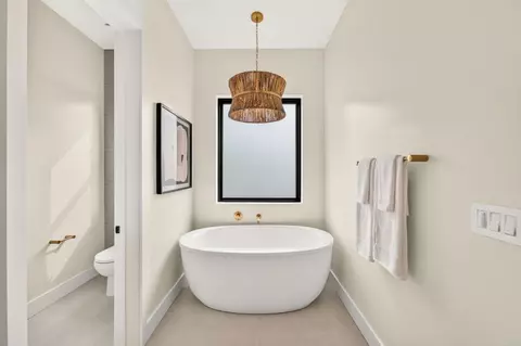 Bath - 1341 Berryman, Encinitas, CA 92024 photo 5 of 12
