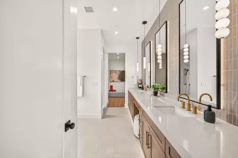 Bath - 1341 Berryman, Encinitas, CA 92024 photo 2 of 12