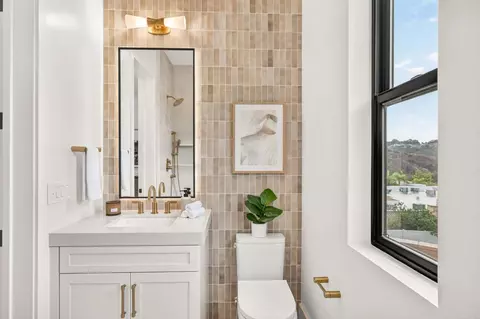 Bath - 1341 Berryman, Encinitas, CA 92024 photo 9 of 12