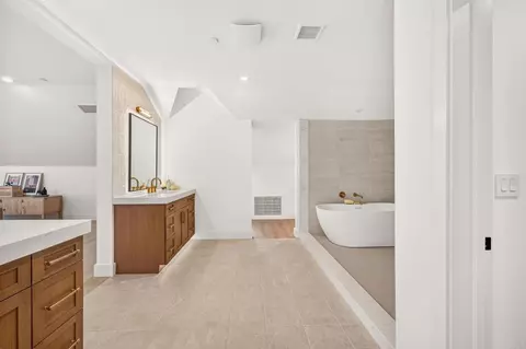 Bath - 1341 Berryman, Encinitas, CA 92024 photo 12 of 12