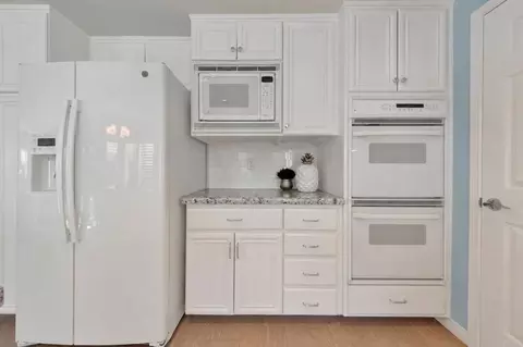 Kitchen - 3733 Southridge Way, Oceanside, CA 92056 photo 4 of 5