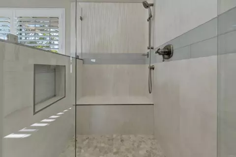 Bath - 3733 Southridge Way, Oceanside, CA 92056 photo 5 of 11